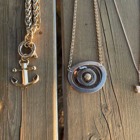 Collection of 15 Vintage and Modern Costume Jewelry Necklaces - Picture 13 of 15